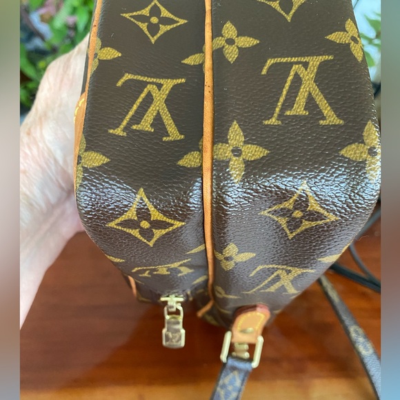 Louis Vuitton Amazon Crossbody in Beautiful Condition - Picture 8 of 16